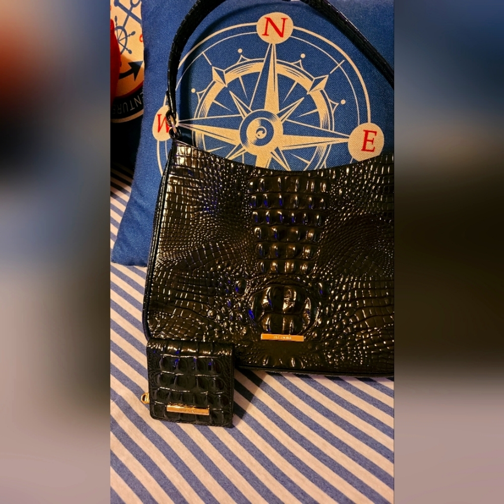 Black Brahmin shoulder Bag w/wallet